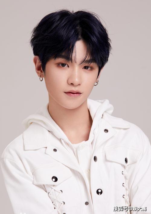 吃瓜娱乐圈李现和范丞丞,娱乐圈的瓜田奇遇记